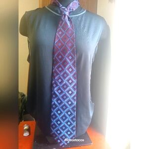 Vintage Courage Men's Geometric Silk Tie in Navy and Burgundy